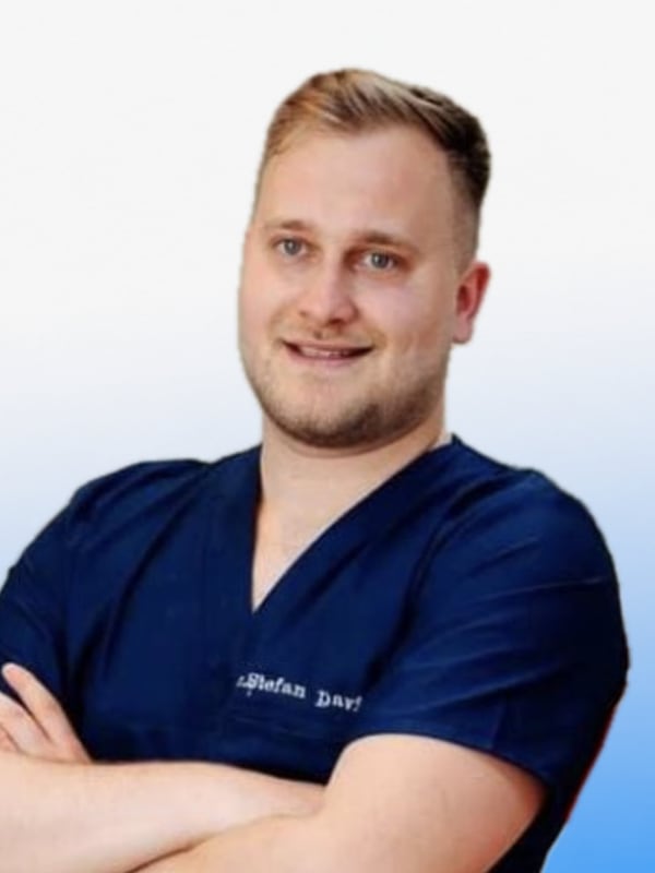 Dr. Ștefan David, medic specialist în protetică dentară la S Dent Roman